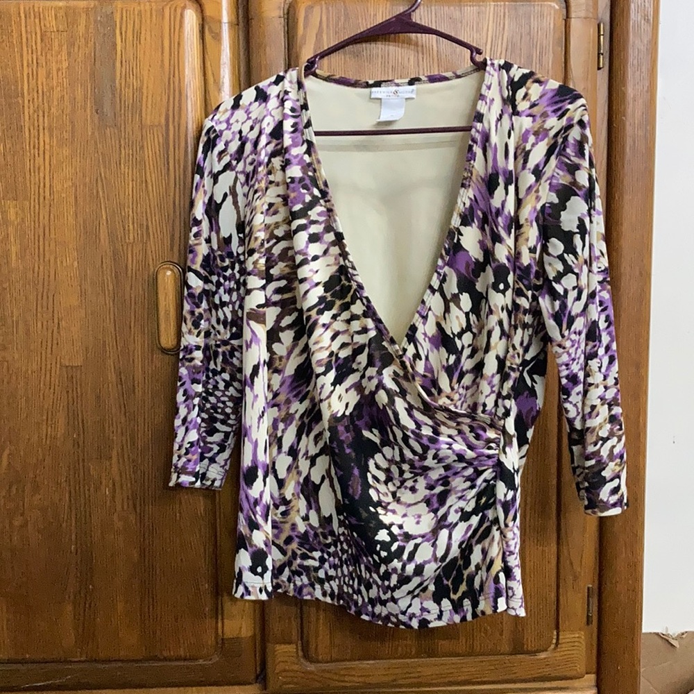 Vneck Leopard print blouse